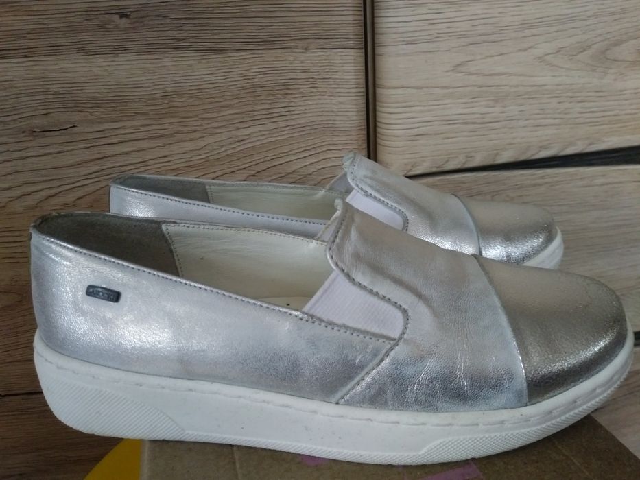 Lasocki skórzane półbuty srebrne rozm.33 j.nowe