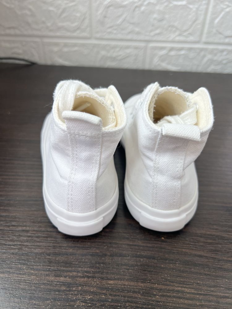 Кеди у стилі Converse