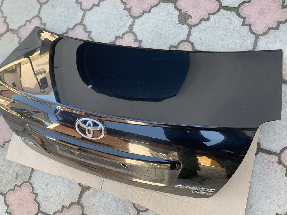 Кришка багажника тойота авенсіс т25 Avensis t25