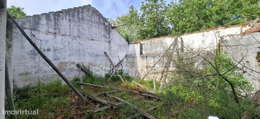 Pavilhão com 925m2 de área coberta