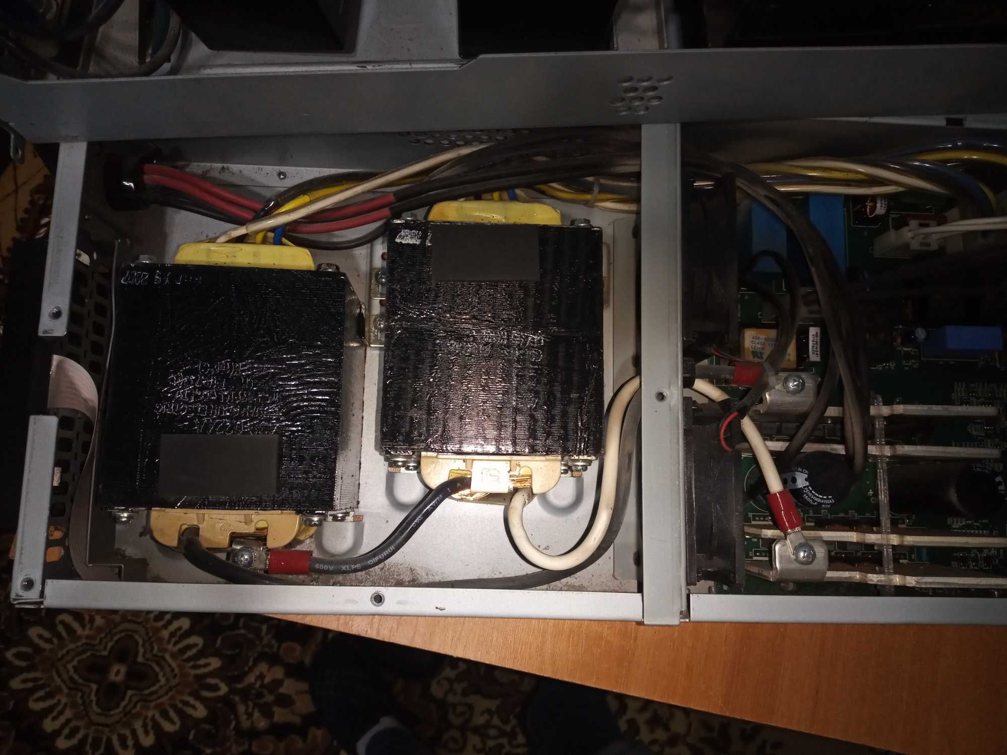 Джерело безперебійного живлення,UPS,УПС APC 2200VA Smart-UPS ТОРГ