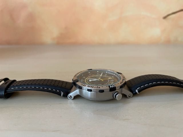 relógio Timex com bússola