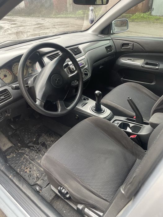 Продам ланцер 9 1,6 бенз