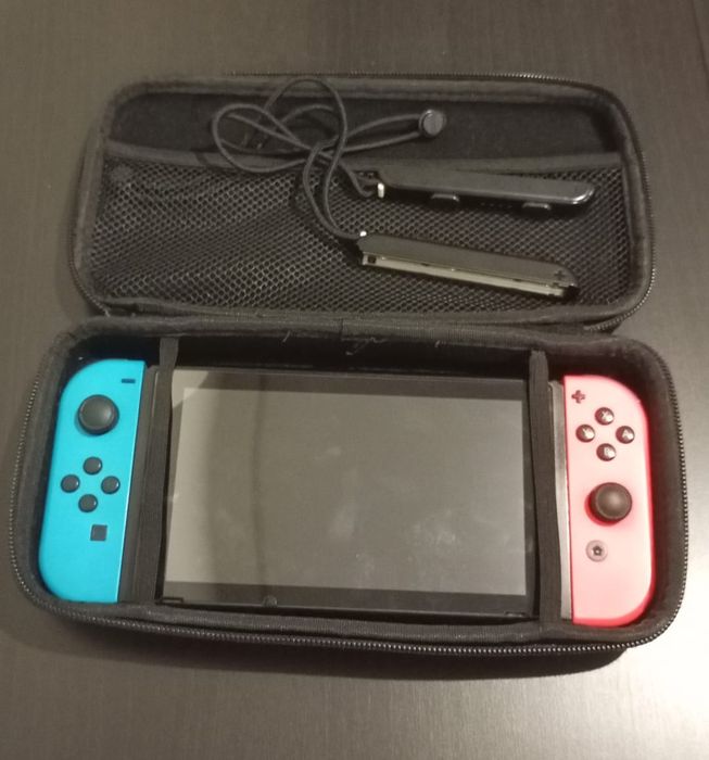 Nintendo switch + bolsa + comandos extra