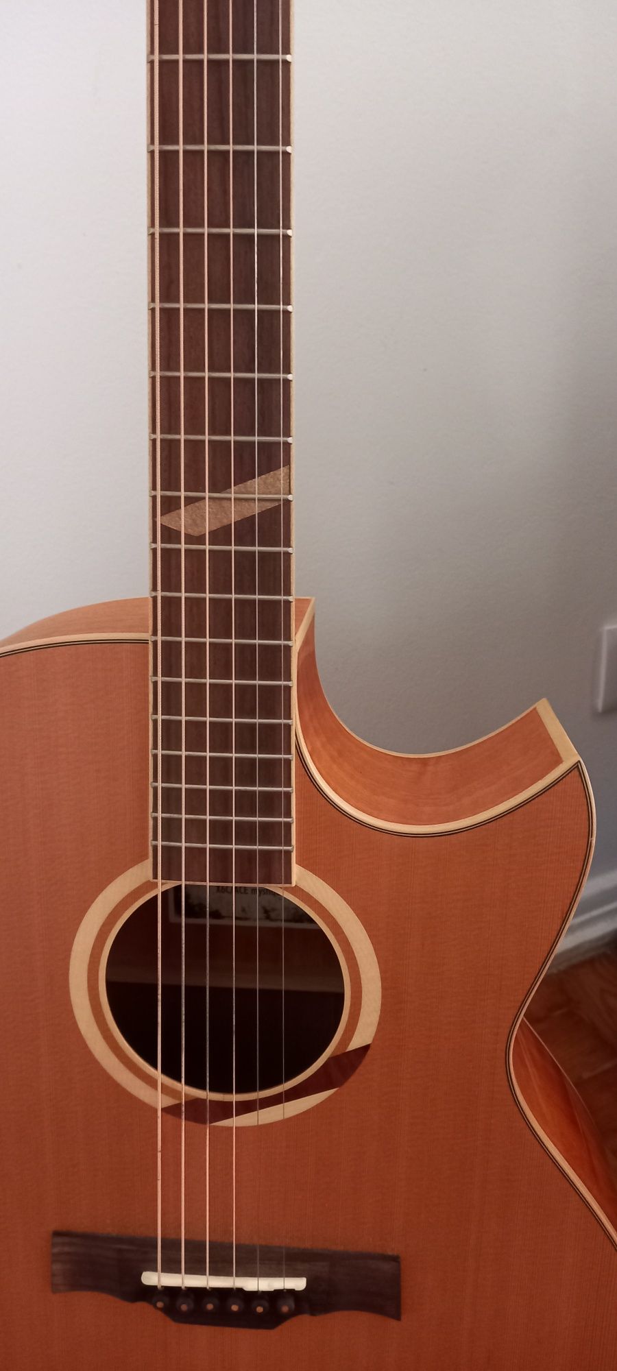 Guitarra Semi Acústica Baton Rouge X6C - Ace Mystique