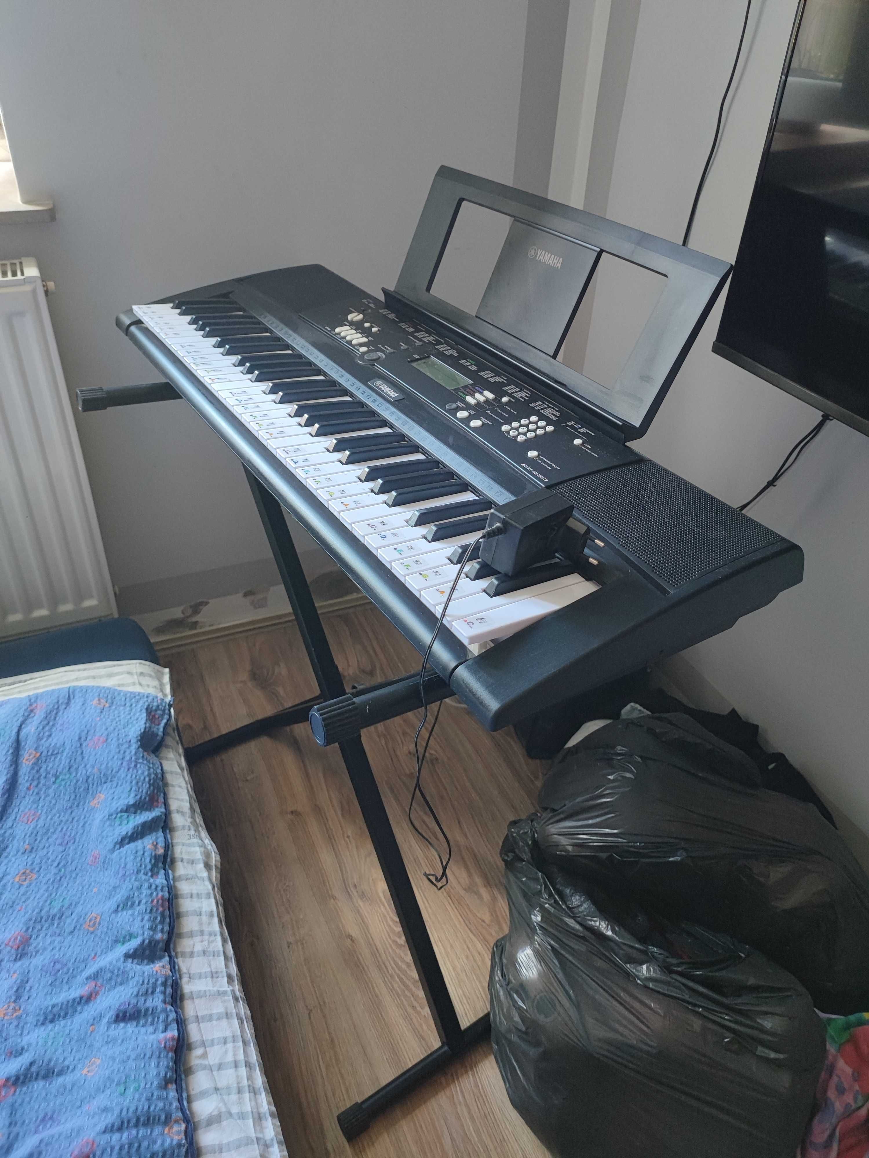Keyboard YAMAHA EZ-220 stan bdb