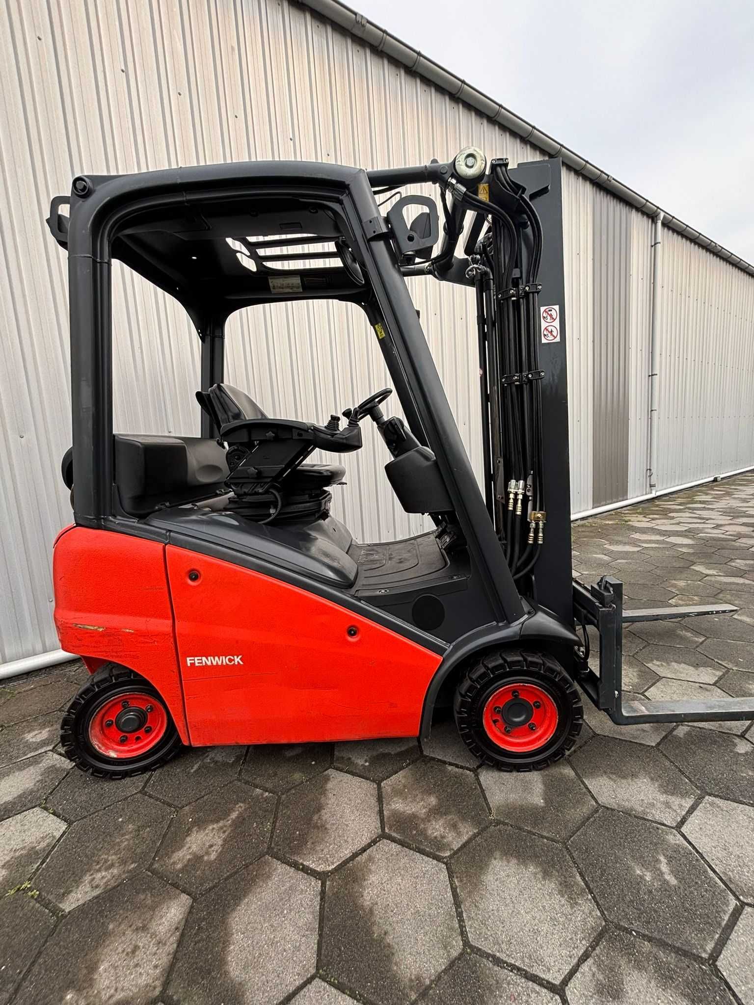 Wózek widłowy Linde H16T-01, LPG, Triplex 4640 mm, 2012 rok, 3800 mth