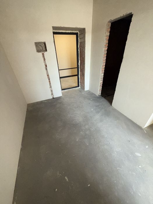 Продаж квартири з видом на набережну