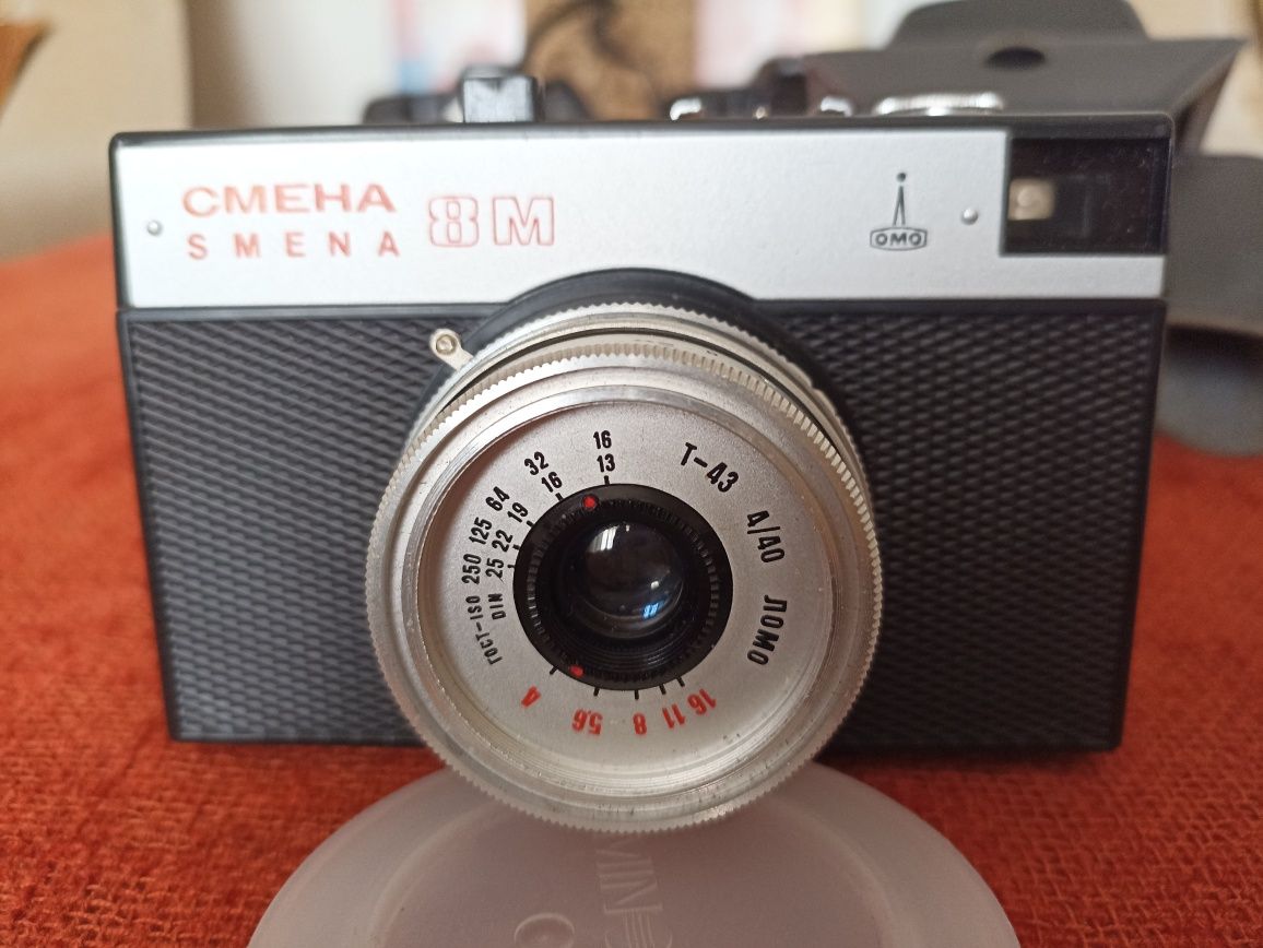 2 aparaty fotograficzne Smena 8 M i Minolta Dynax 500si