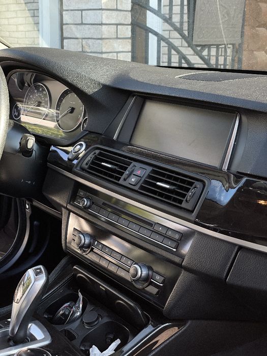 Продам BMW F10 528i
