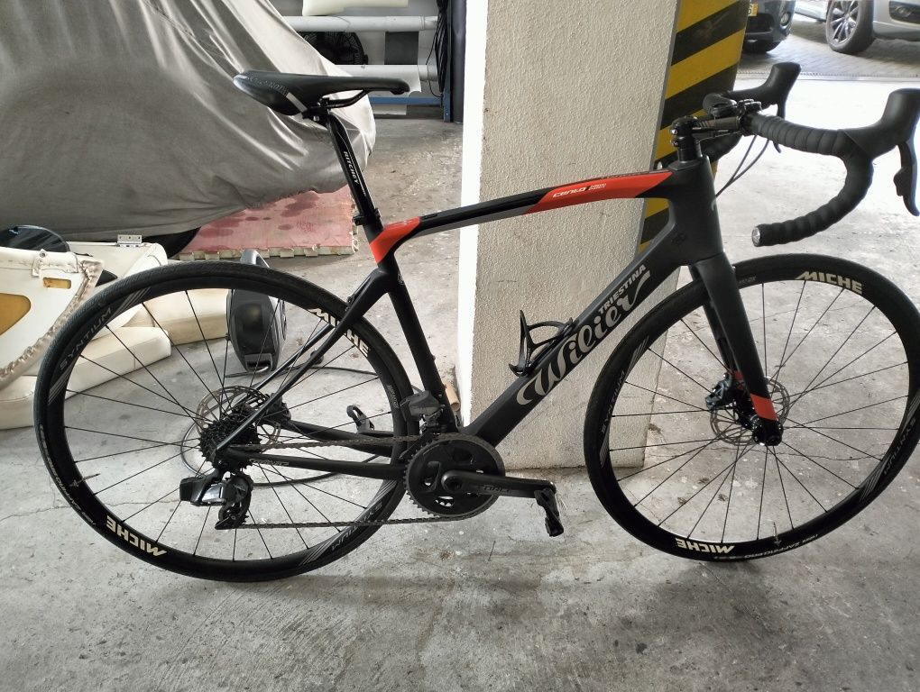 Bicicleta estrada com SRAM Axs