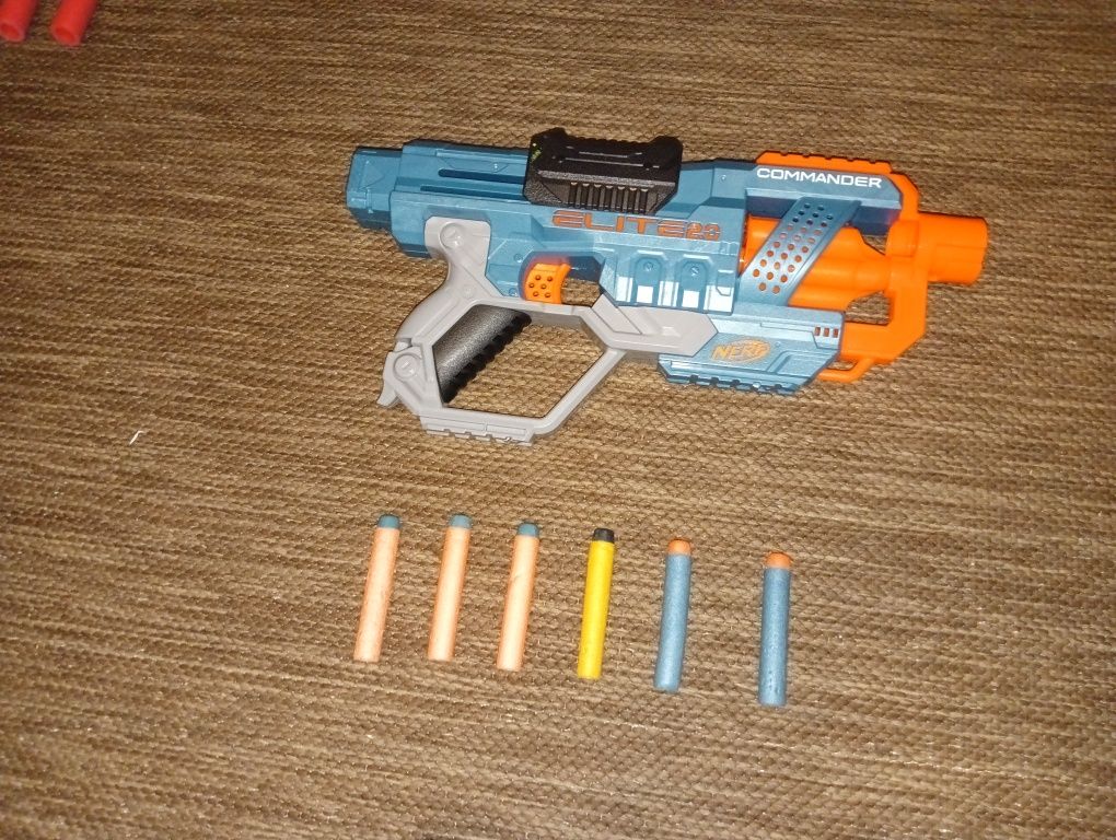 Pistolet Nerf Elite 2.0 Commander + 6 strzałek