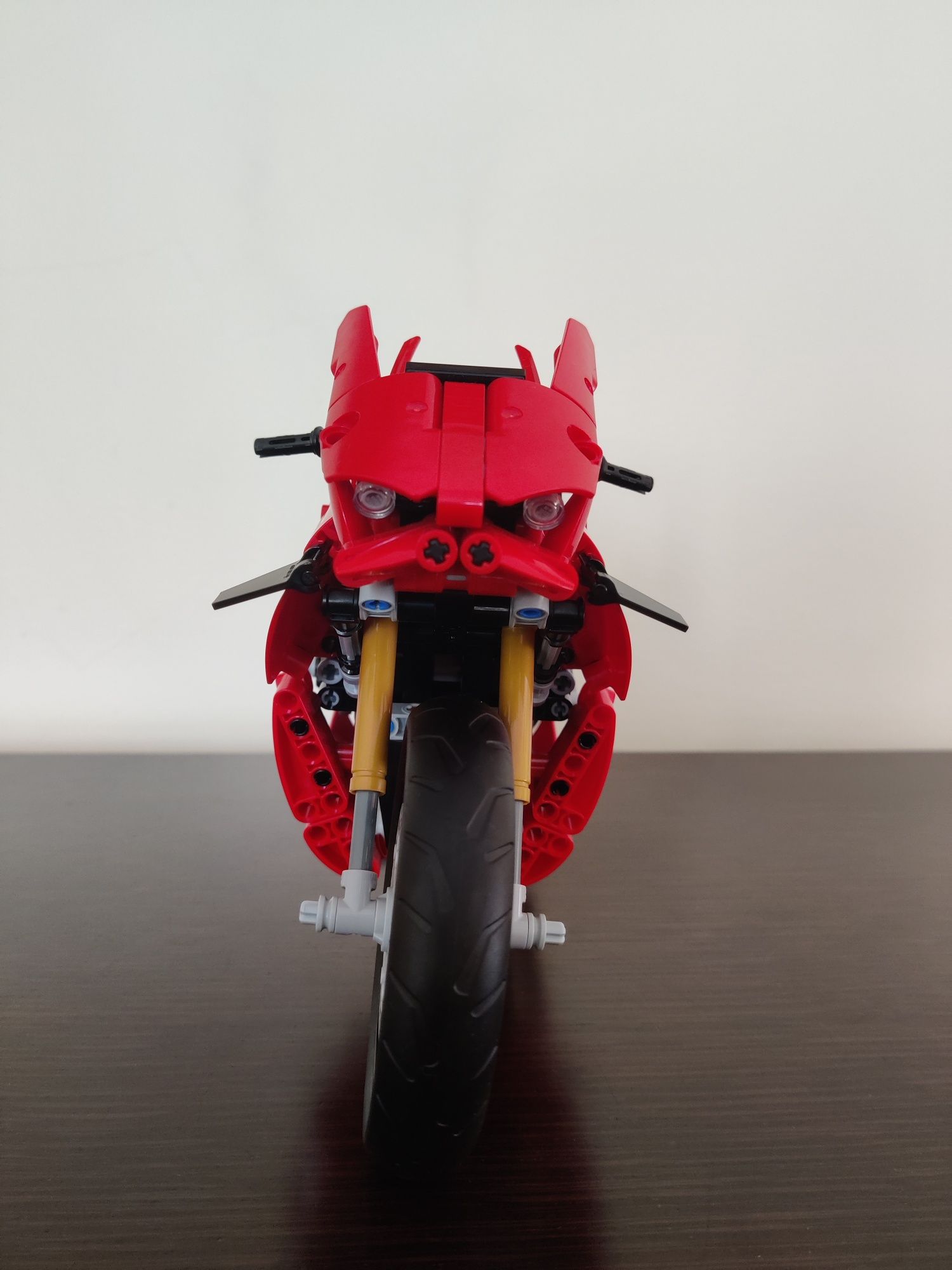 LEGO Technic 42107 Ducati Panigale V4 R