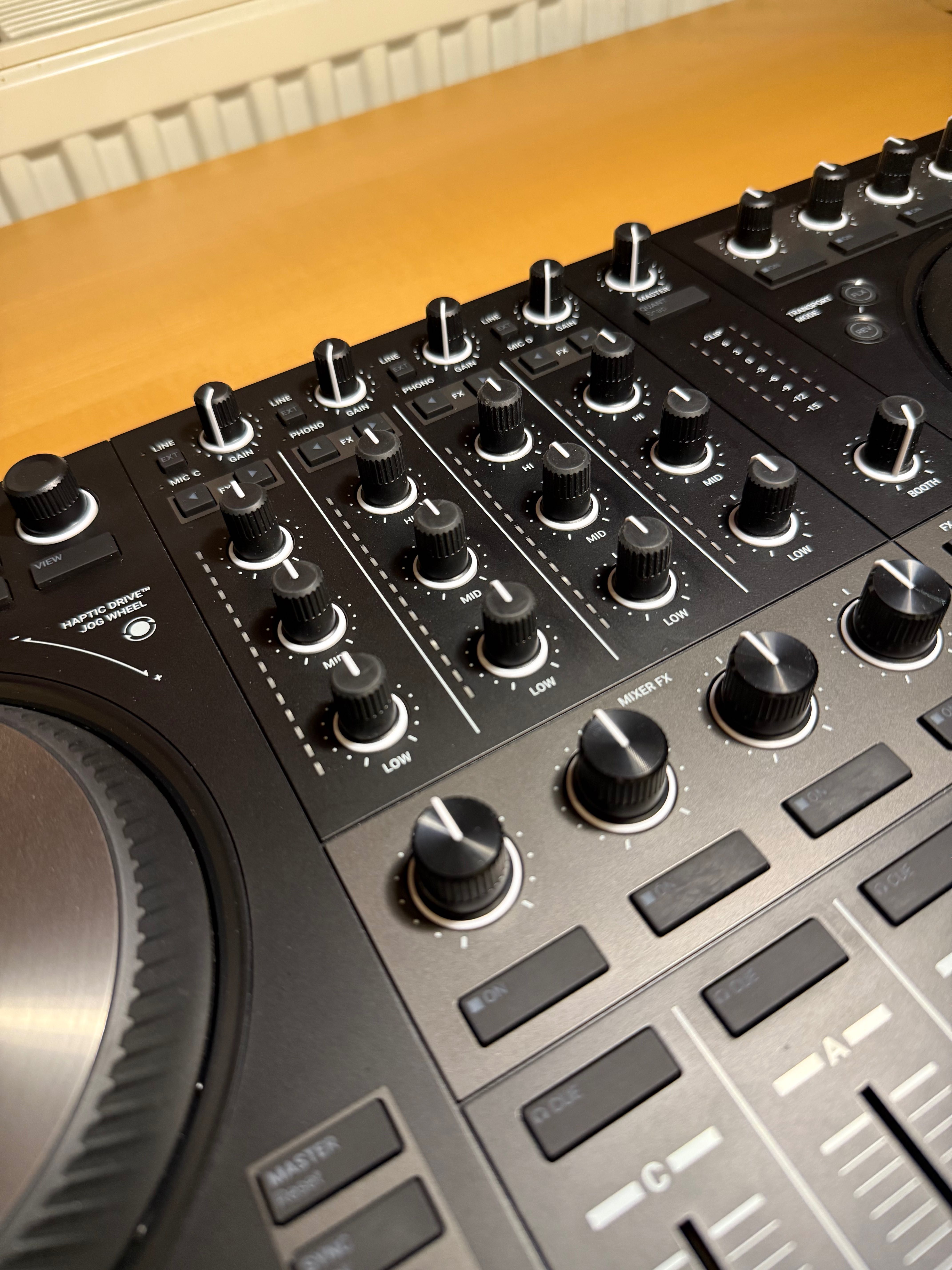 Native Instruments Traktor S4 MK3 + Decksaver + UDG Hardcase