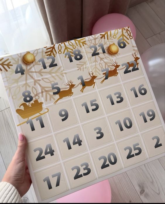 Новорічний адвент-календар з прикрасами