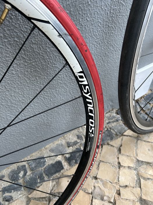 Rodas com pneu para rolo 28