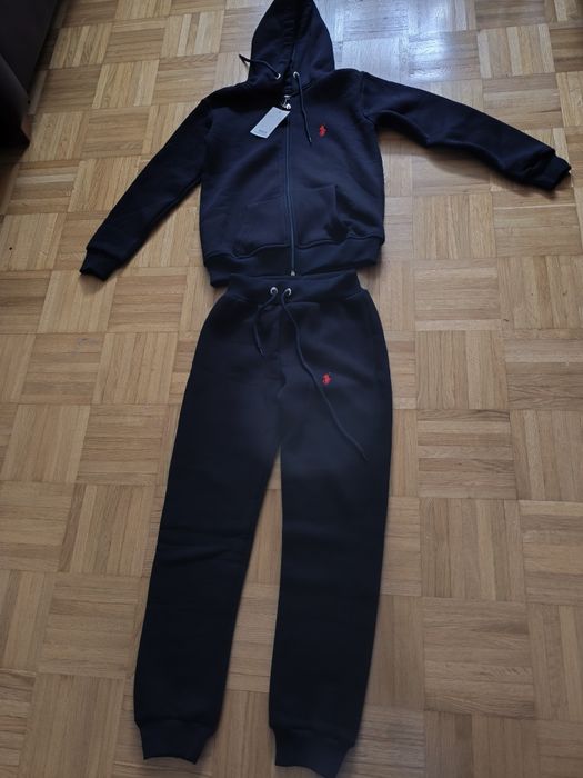 Dres dziecięcy czarny.