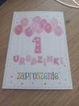 Gotowe zaproszenia na roczek z kopertami