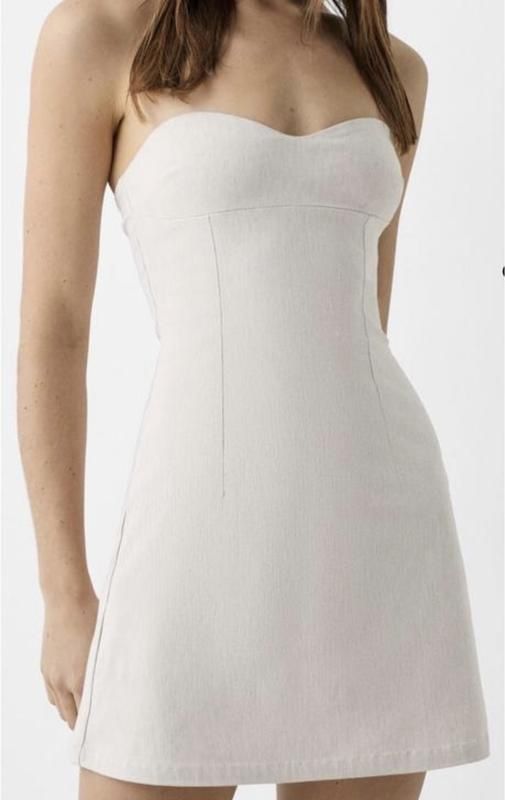 Молочна сукня bershka