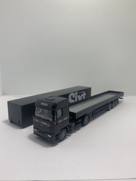 Iveco com reboque Sixt da Wiking escala H0 1/87