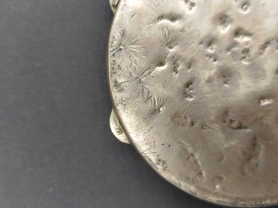 Srebrna pudernica bursztyn Art Deco