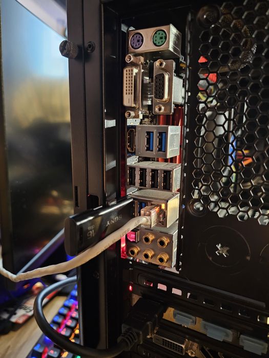 Komputer stacjonarny,gamingowy i5 4690k 16 GB pamięci,dysk 128 GB Rade