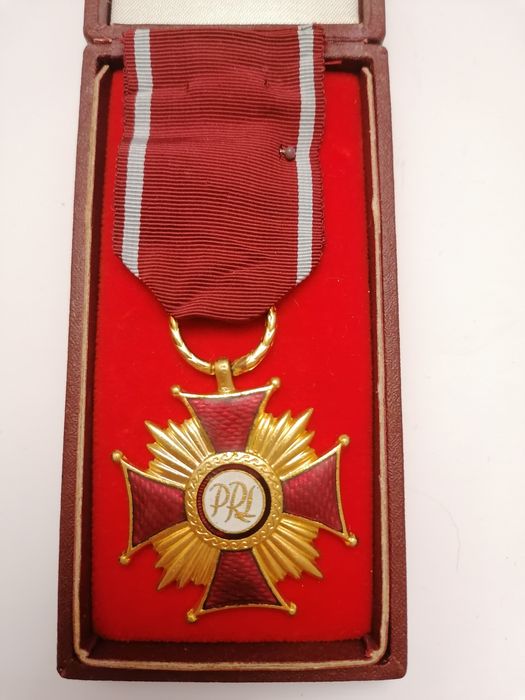 Ładny medal PRL w oryginalnym etui