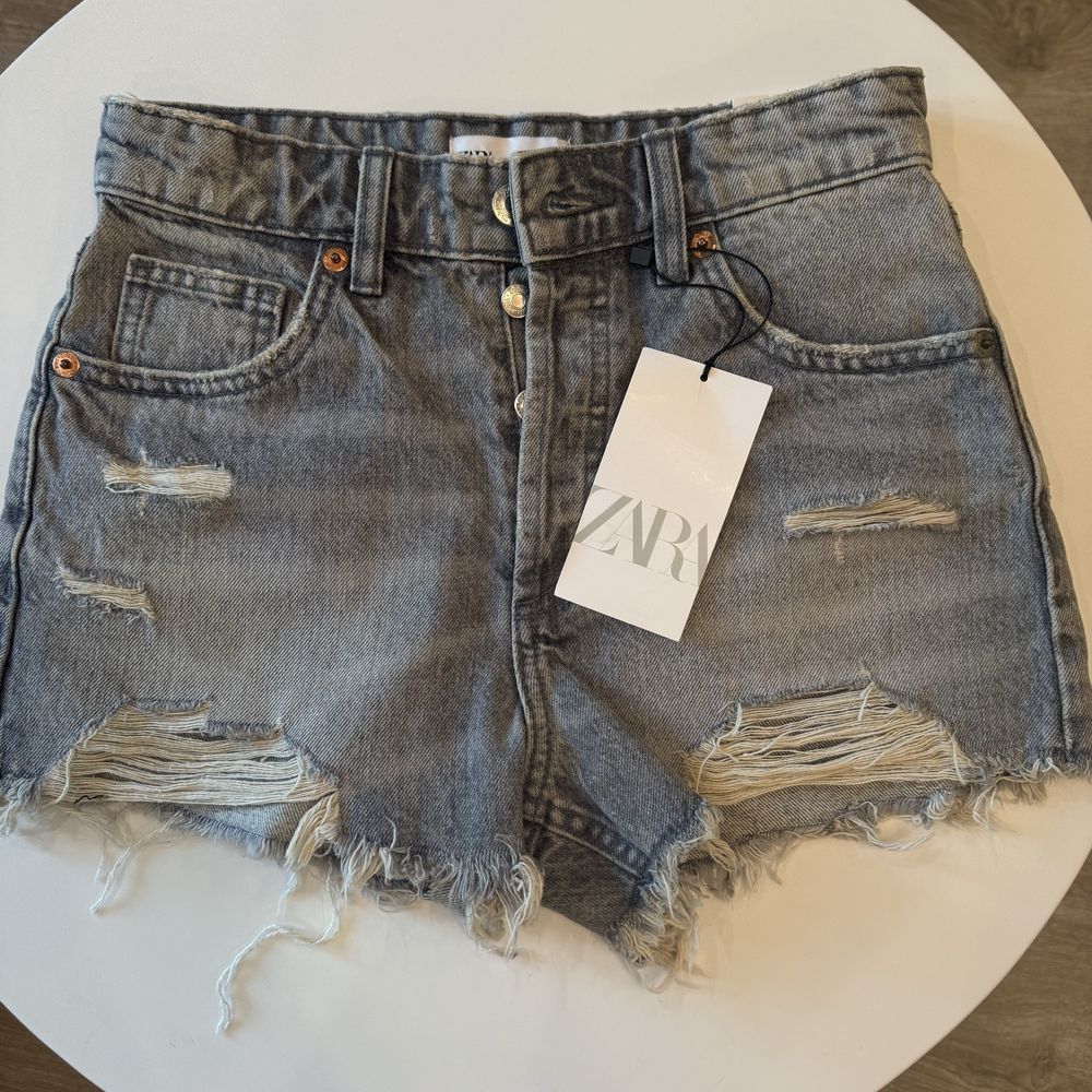 Zara шорти жіночі