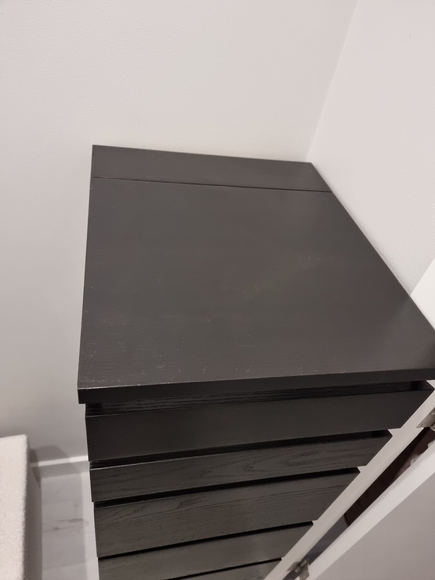 Cómoda/Camiseiro Novo IKEA MALM
Cómo
