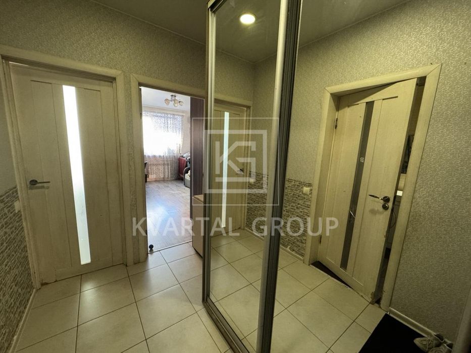 Велика однокімнатна з ремонтом, однушка з газом