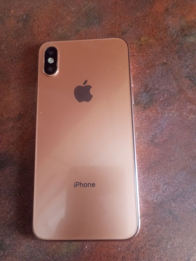iPhone XS Max золотого кольору