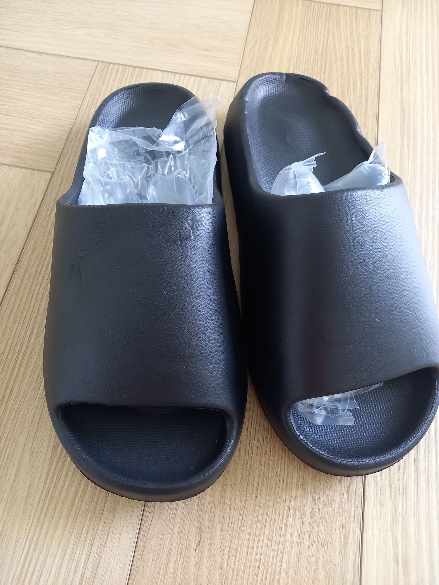 Klapki basenowe nowe 42/43
