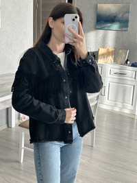 Чорна джинсова куртка Zara з бахромою