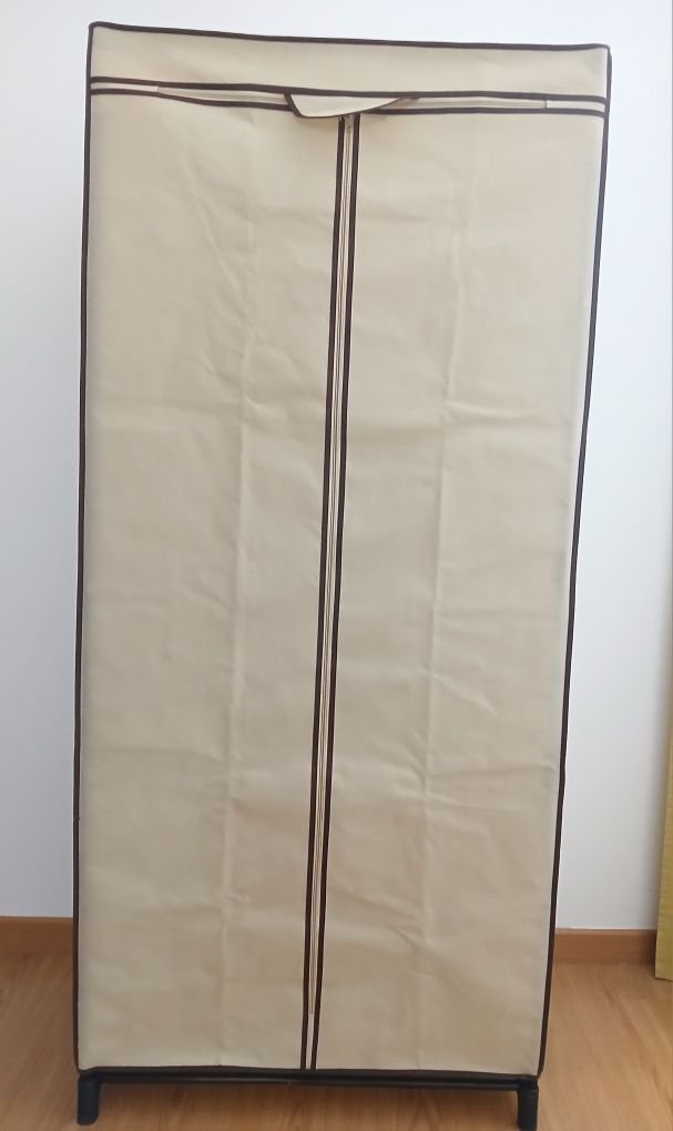 Roupeiro desmontável - 1,60m altura*72cm largura*48cm profundidade