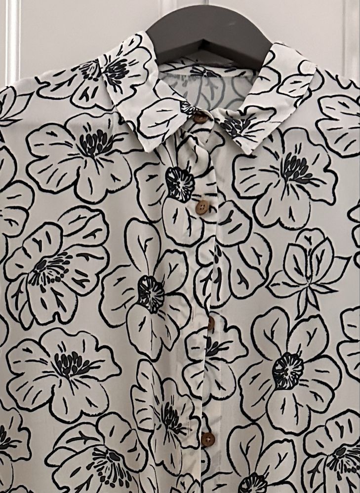 Camisa da marca CANTÊ , comprida que da como tunica de praia