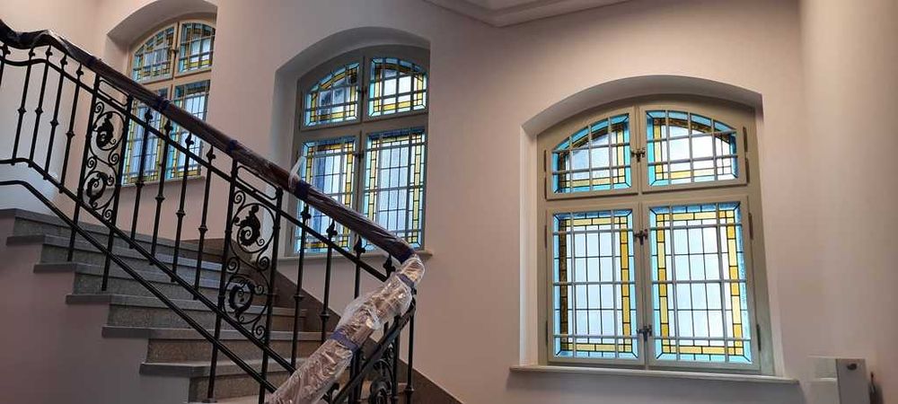 Renowacja mebli oraz  naprawa, renowacja drzwi,okien, schodów, rzeźba