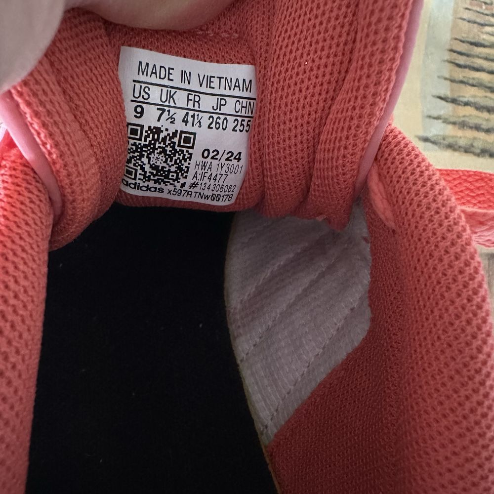 adidas. Жіночі кеди. Оригінал. Нові. Шкіра. Розмір 41.1/3 ; 37.1/3