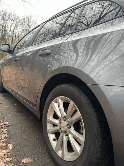 Chevrolet Cruze 1.6 бензин 2013год Хозяйски