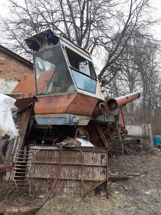 Комбайн нива под восстановление или на запчасти