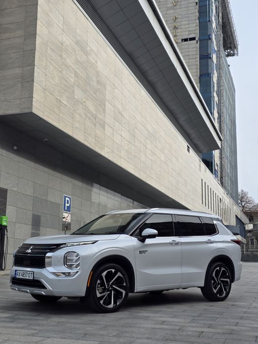 Mitsubishi outlander PHEV 2.4 4WD SEL Гібрид 2023р. 

 PHEV 2.4 P 4WD