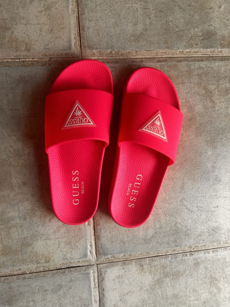 Klapki basenowe damskie guess