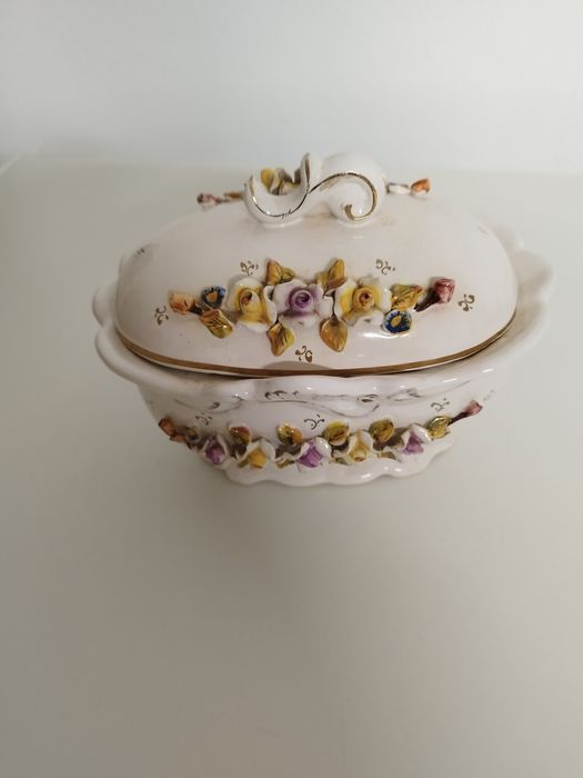 Peça decorativa em loiça