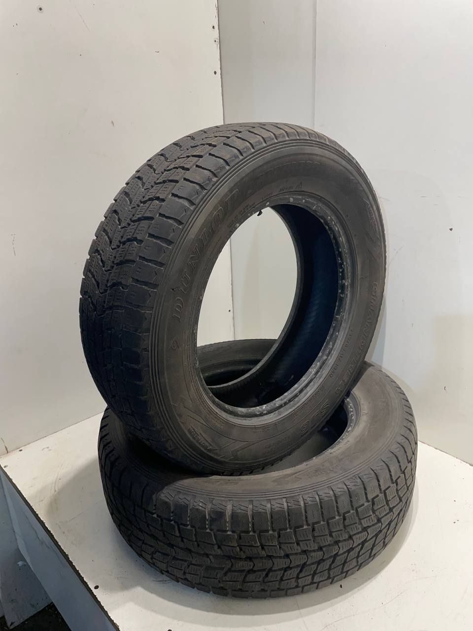 Резина зима 235/65 r17 dunlop 2007 рік