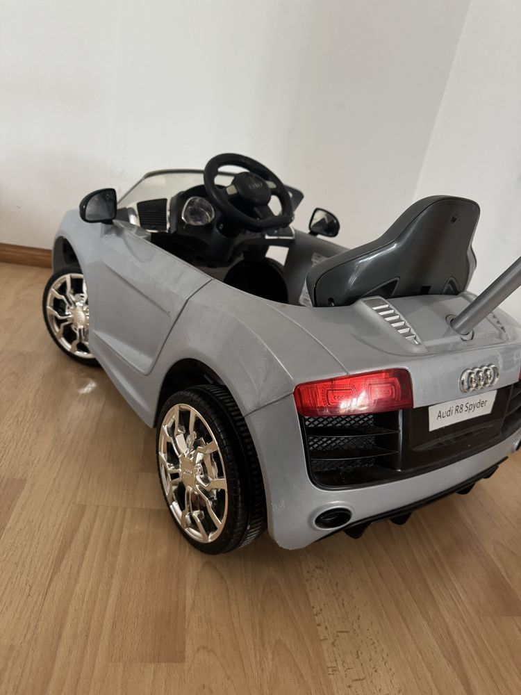 Samochod Rollplay Audi R8 srebrny