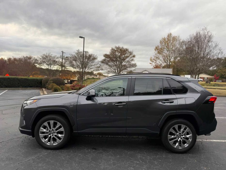 Toyota RAV4      2023