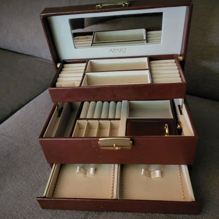 Szkatułka na biżuterię APART