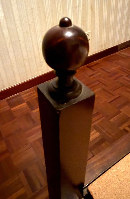 Cama de casal Dona Maria século XX madeira maciça mogno ótima