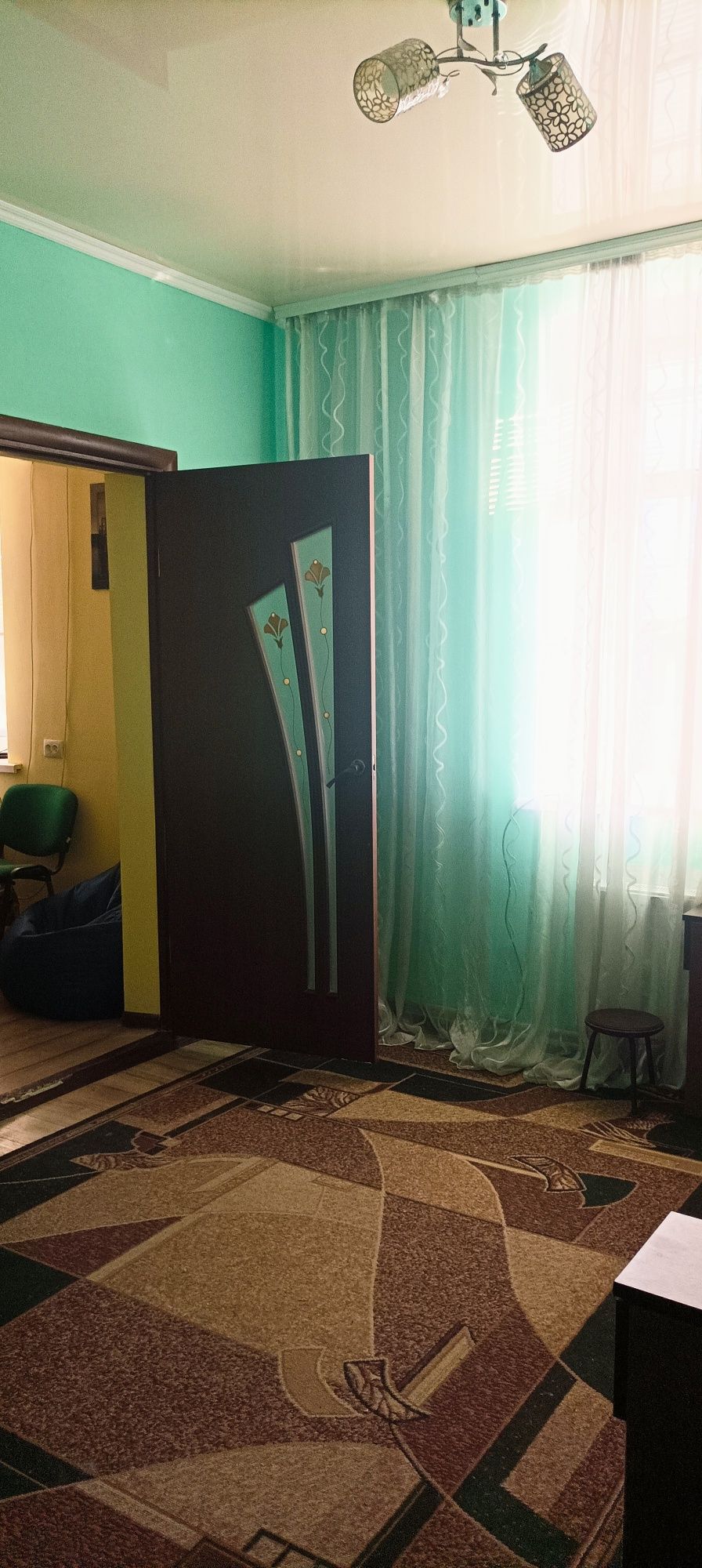 Частина будинку практично в центрі міста