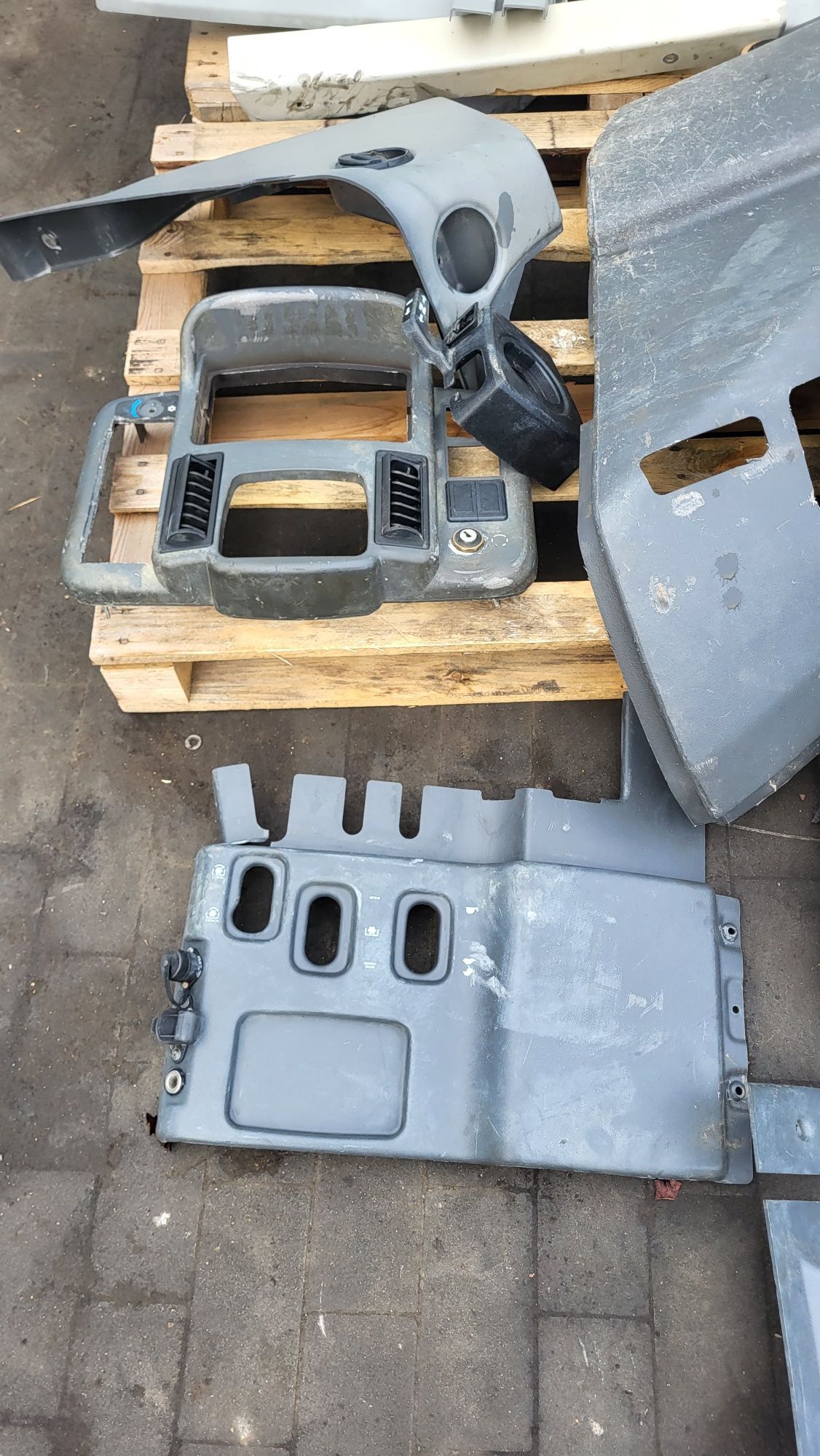 Tapicerki, plastiki claas atles, ares