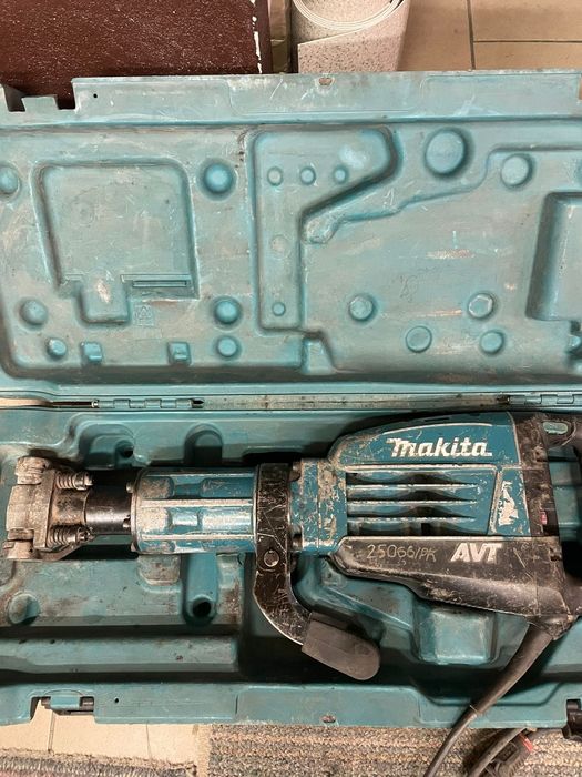 Walizka  młot Makita hm 1317 cm